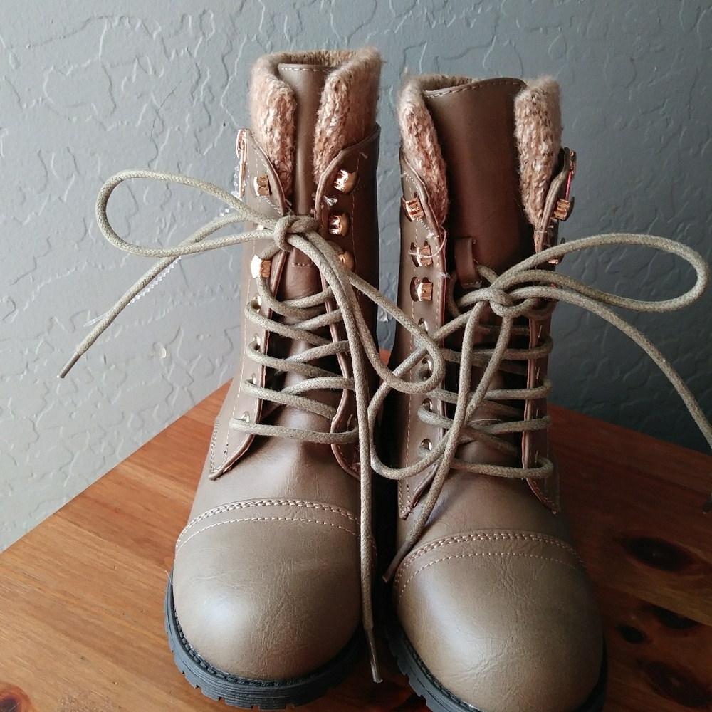 Girls boots